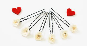 Haarschmuck - 6 schwarze Haarnadeln mit Rosen in der Farbe beige