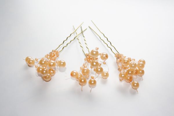 3 goldfarbene Haarnadeln mit Perlen Fb aprikot - Hochzeit Brautschmuck